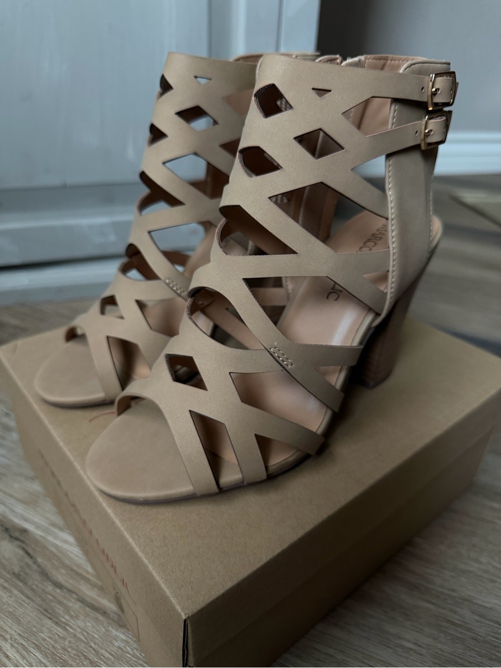 NWT Casablanca Strappy Heeled Sandals in Sand Tan Strappy Block, Size 7.5